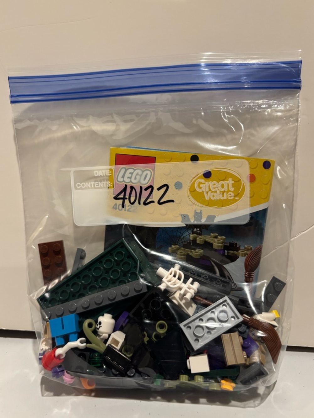 LEGO #40122 Trick or Treat Halloween Set - Picture 8 of 9